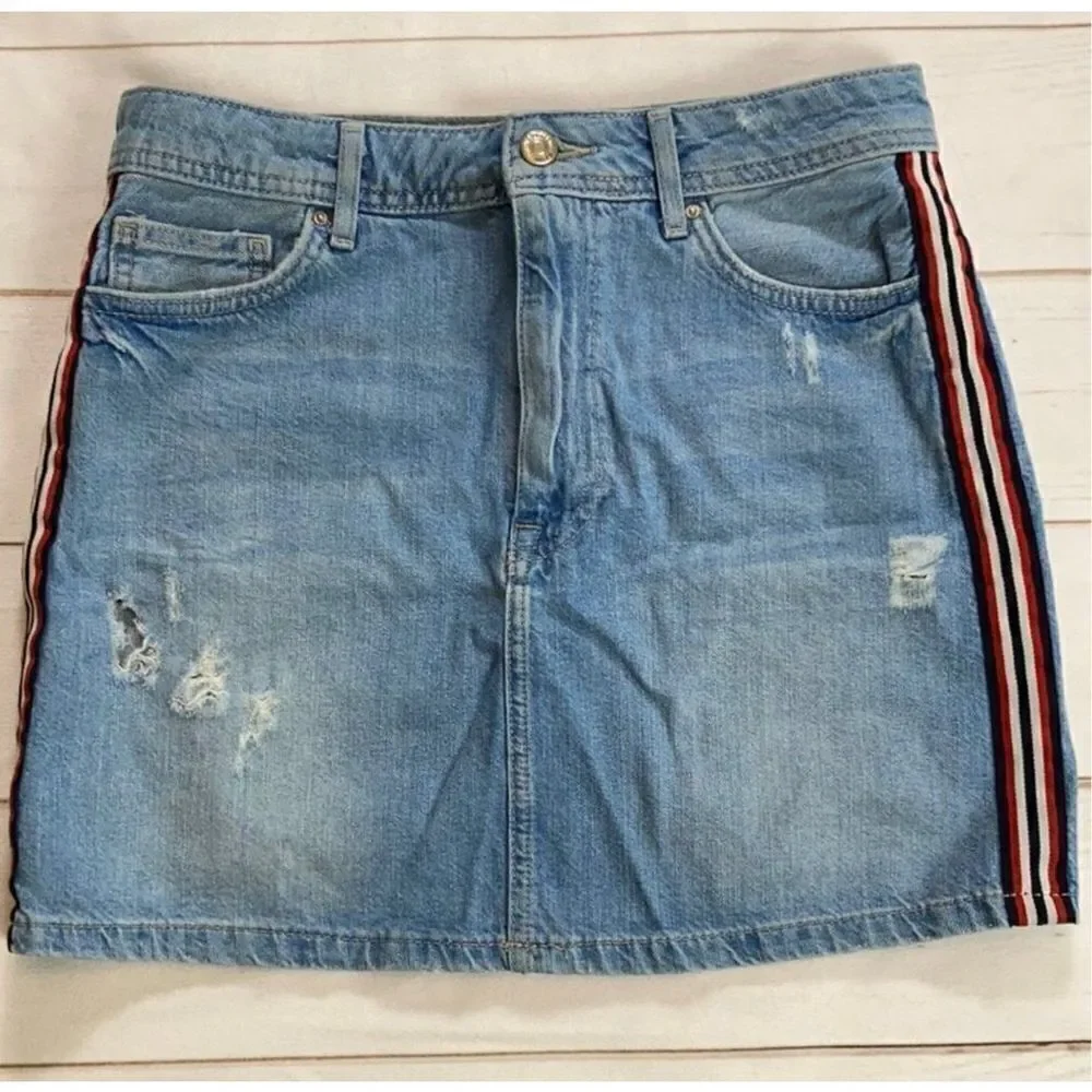 Forever 21 Distressed Ribbon Detail Jean Skirt Size Medium